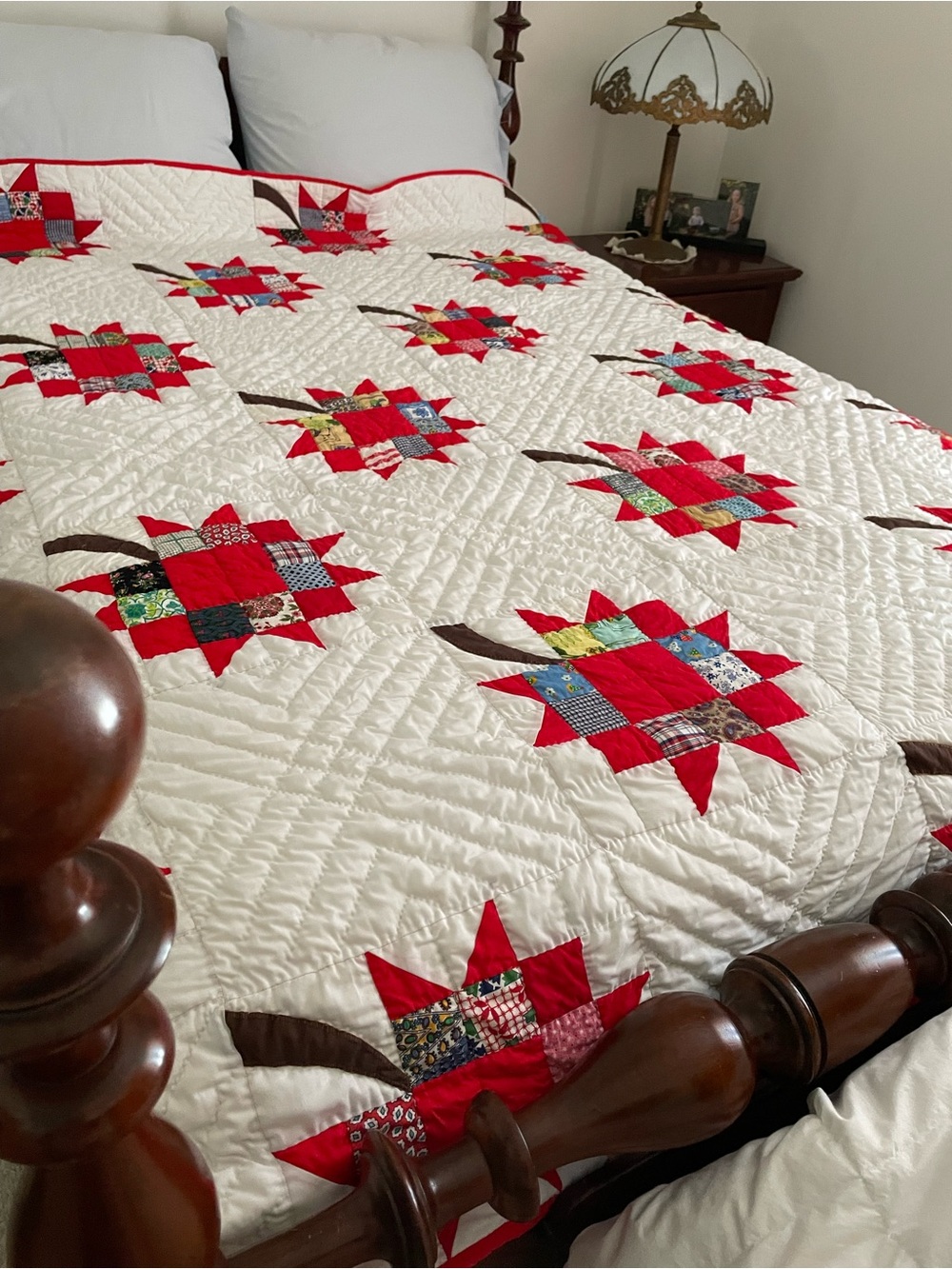 Beautiful Vintage Autumn Maple Leaf Patchwork Quilt, Red White Quilt  Farmhouse